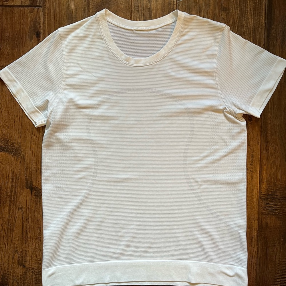 Lululemon Swiftly Breathe Relaxed Short Sleeve Shirt, Size 10, White